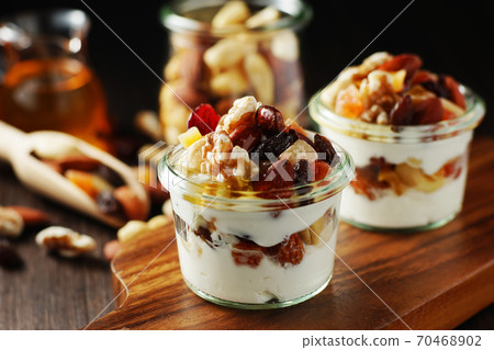 Yogurt with nuts and fruits Yogurt with nuts and fruits 70468902