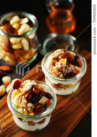 Yogurt with nuts and fruits 70468909