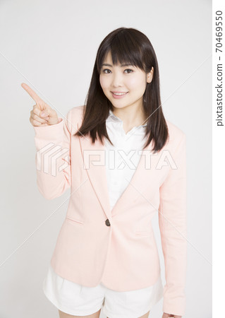女人指著 女人指著 70469550