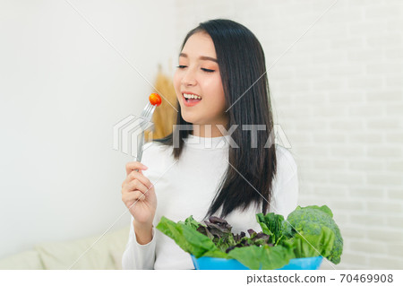 asia woman eatting fresh vegatables  70469908