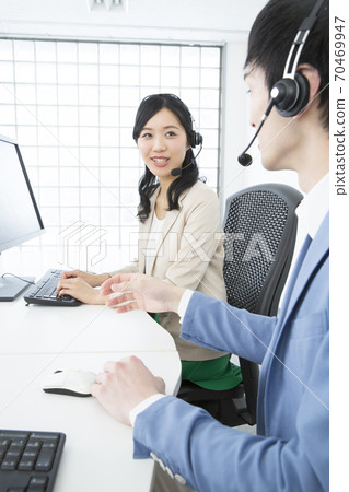 Operator having a conversation 70469947