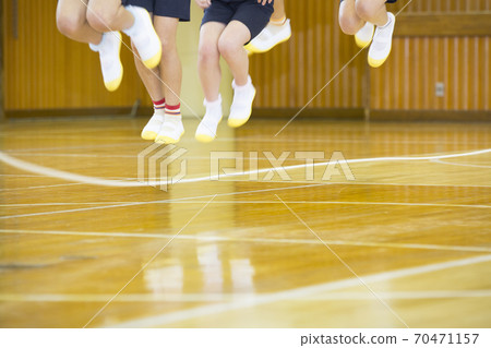 Elementary school student jumping rope - Stock Photo [70471157] - PIXTA