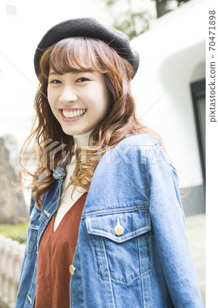 A woman with a smile 70471898