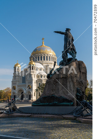 Russia. Kronshtadt. St. Nicholas Naval Cathedral and the monument to Admiral Makarov on anchor square. 70472899