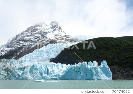 Spegazzini Glacier view from Argentino lake, Patagonia landscape, Argentina 70474032