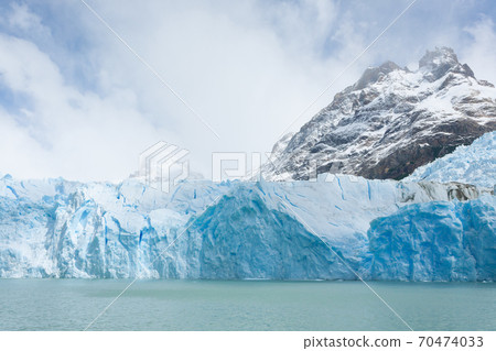 Spegazzini Glacier view from Argentino lake, Patagonia landscape, Argentina 70474033