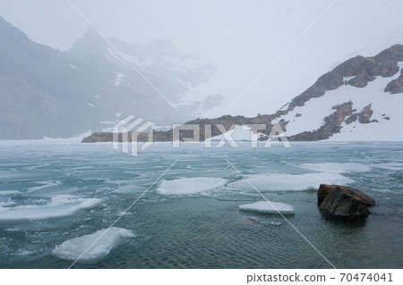 Laguna de Los Tres view, Fitz Roy mountain, Patagonia Laguna de Los Tres view, Fitz Roy mountain, Patagonia 70474041