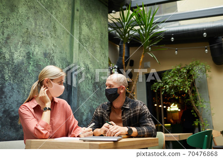 Meeting during pandemic Meeting during pandemic 70476868