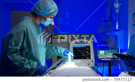 Female medics performing surgery in operating theater 70477117