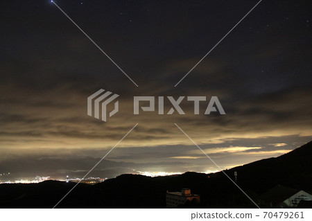 I saw the scenery before dawn in Shinshu. 70479261