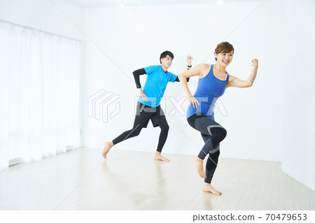 Men and women doing aerobics Men and women doing aerobics 70479653