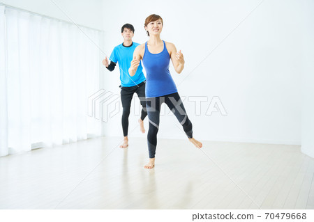 Men and women doing aerobics Men and women doing aerobics 70479668
