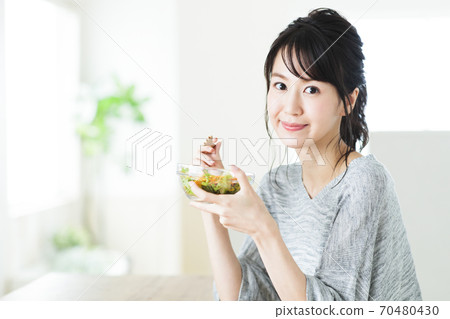 Women's salad diet living breakfast lifestyle Women's salad diet living breakfast lifestyle 70480430