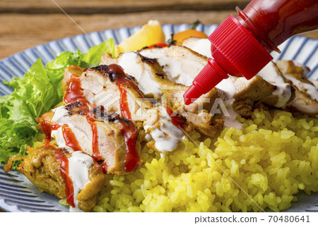 Chicken over rice with sriracha sauce Chicken over rice with sriracha sauce 70480641