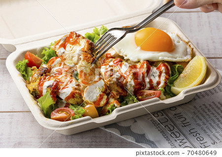 Chicken over rice takeout container Chicken over rice takeout container 70480649