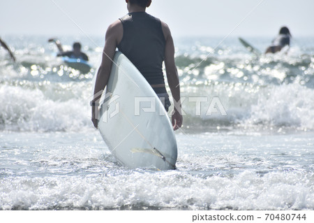 Surfer Shonan Kugenumakaigan 70480744