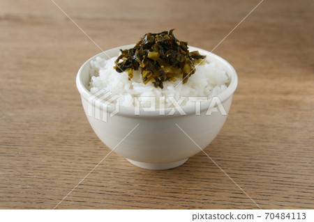 Teacup, white rice, pickles, mustard pickles 70484113