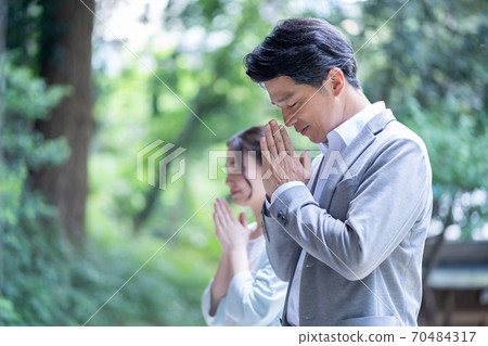 男人,女人,父母和孩子 男人,女人,父母和孩子 70484317