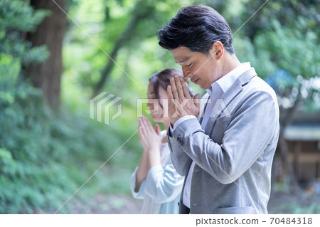 男人，女人，父母和孩子 70484318