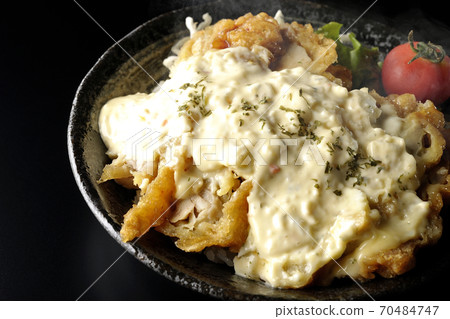 Hot chicken nanban bowl with plenty of tartar sauce with vegetables such as cherry tomatoes (black background) Hot chicken nanban bowl with plenty of tartar sauce with vegetables such as cherry tomatoes (black background) 70484747