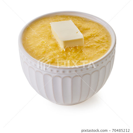 boiled corn grits with clipping path 70485212