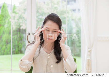 Senior headache 70486348