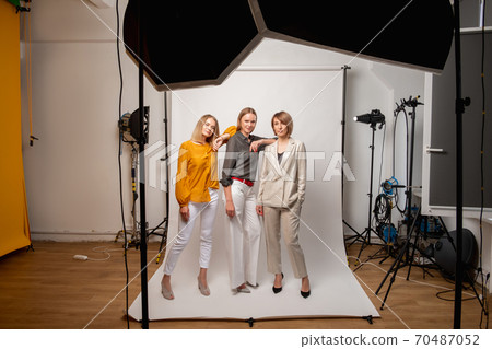 shooting backstage professional photography women 70487052