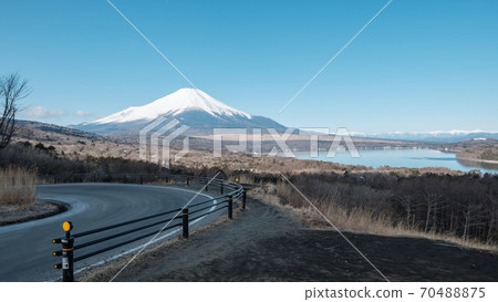 從山中湖全景看台看到的富士山（冬季） 70488875