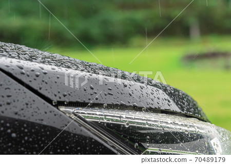 Rain that bursts 70489179