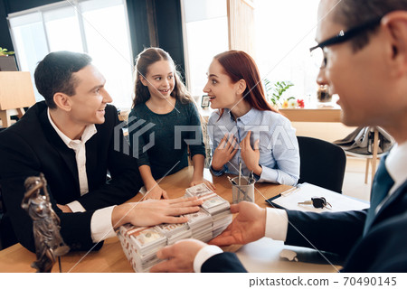 A man took all the money from a divorce. A man took all the money from a divorce. 70490145