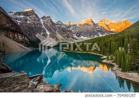 Sunrise over Moraine Lake, Banff National Park, Alberta 70490197
