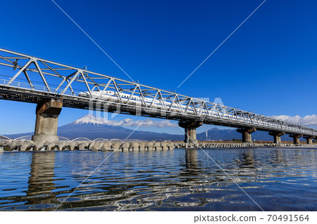 靜岡_富士山和新幹線（富士河橋） 70491564