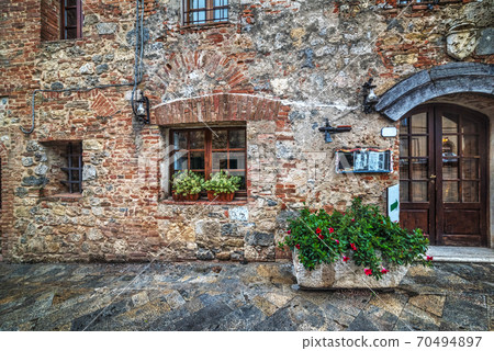 Rustic facade in Monteriggioni 70494897
