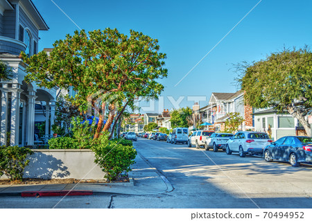 Empty street in Balboa Island 70494952