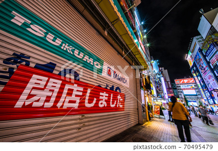 日本,秋葉原,東京的東京都市風景。秋葉原站前的家用電子產品大眾零售店關閉(筑波秋葉原站前廣場商店) 日本,秋葉原,東京的東京都市風景。秋葉原站前的家用電子產品大眾零售店關閉(筑波秋葉原站前廣場商店) 70495479
