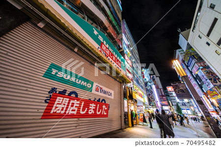 日本,秋葉原,東京的東京都市風景。秋葉原站前的家用電子產品大眾零售店關閉(筑波秋葉原站前廣場商店) 日本,秋葉原,東京的東京都市風景。秋葉原站前的家用電子產品大眾零售店關閉(筑波秋葉原站前廣場商店) 70495482