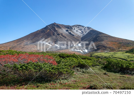 Hokkaido Autumn scenery of Mt. Daisetsuzan Asahidake 70497150