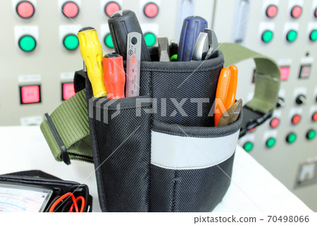電氣工作工具，操作面板，測試儀的圖像 70498066