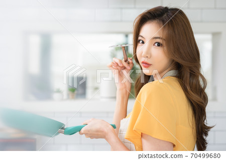 Female lifestyle 70499680