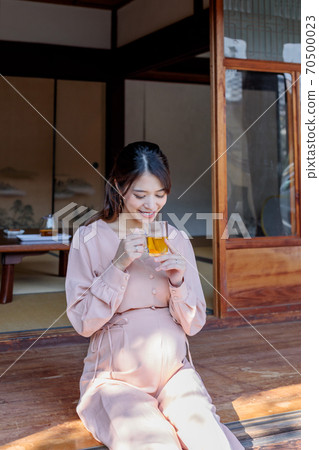 回到農村準備分娩的孕婦 回到農村準備分娩的孕婦 70500023