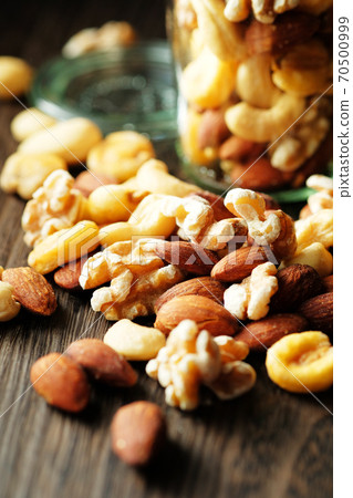 Mixed nuts Mixed nuts 70500999