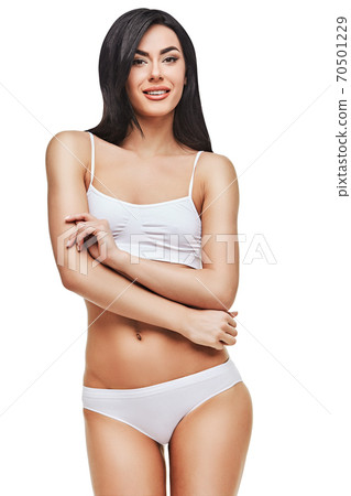 Fitness young woman with a beautiful body 70501229