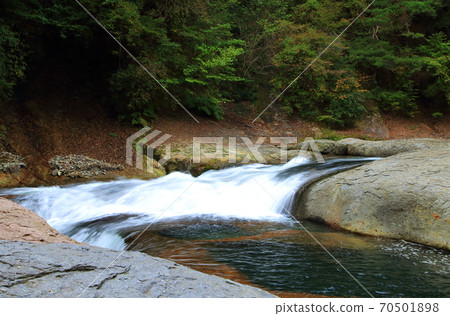 Mt. Fei Waterfall 70501898