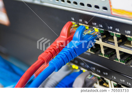 The network cables to connect Lan port The network cables to connect Lan port 70503733
