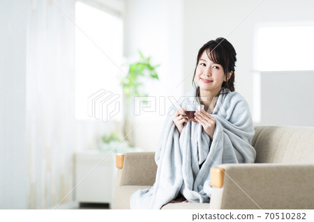 Women's sensitivity to cold winter blanket living lifestyle Women's sensitivity to cold winter blanket living lifestyle 70510282