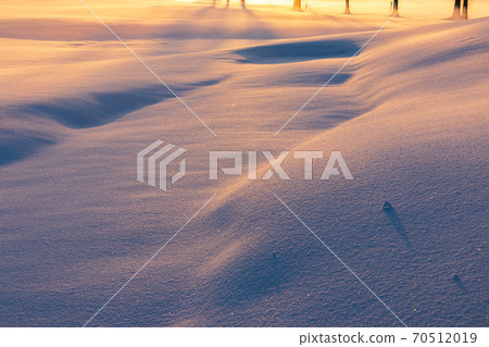 "Saitama Prefecture" Snow scene where the Arakawa riverbed of snow is dyed by the sunrise "Saitama Prefecture" Snow scene where the Arakawa riverbed of snow is dyed by the sunrise 70512019
