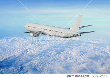 airplane  70512535