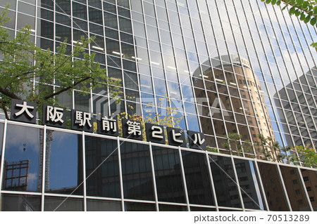 Osaka station front 2nd building 70513289