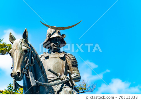 青葉城遺址，藍藍的天空中的日期棗正武士雕像宮城仙台 70513338