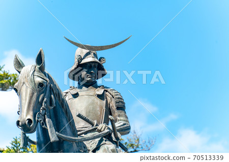 青葉城遺址，藍藍的天空中的日期棗正武士雕像宮城仙台 70513339